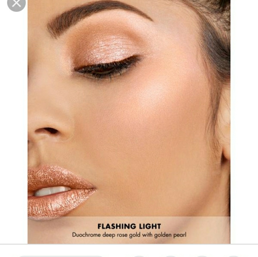 ⭐⭐Milani Flashing Light Hypnotic Lights Highlighter - Picture 4 of 7